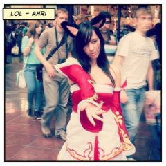 Japan Expo 2012 - League of Legend Cosplay - Ahri Japan Expo 2012 - League of Legend Cosplay - Ahri